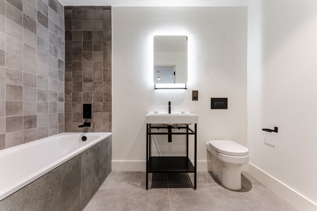 Javelin Block. Bathroom